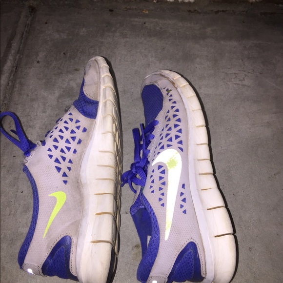 Nike Free Runs - Picture 2 of 3